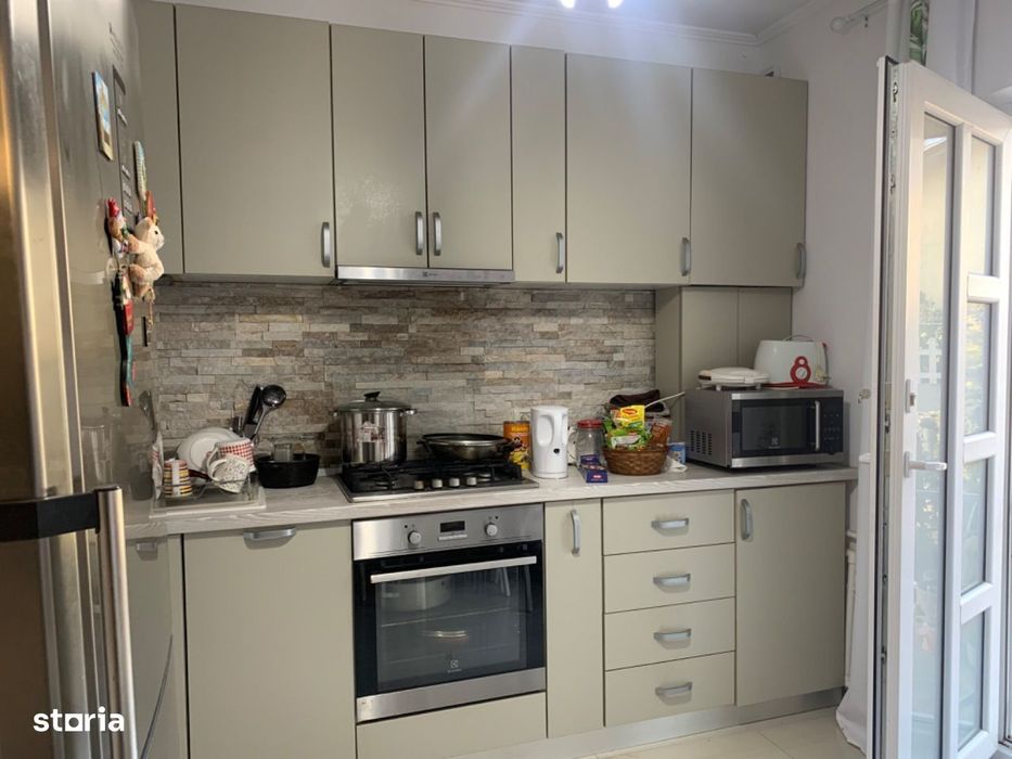 Valul Traian- Casă P+M,5cam 2bai 400 mp gaz preț.160.000 euro