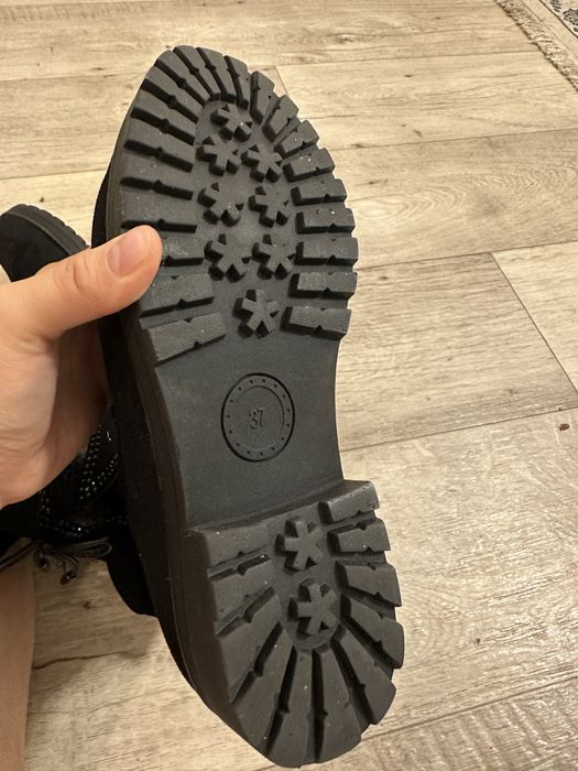 Зимниие сапоги .