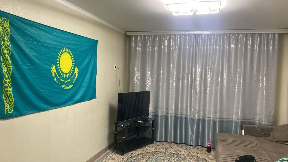 Срочно продаётся 2 ком квартира в центре города,  район галактика
