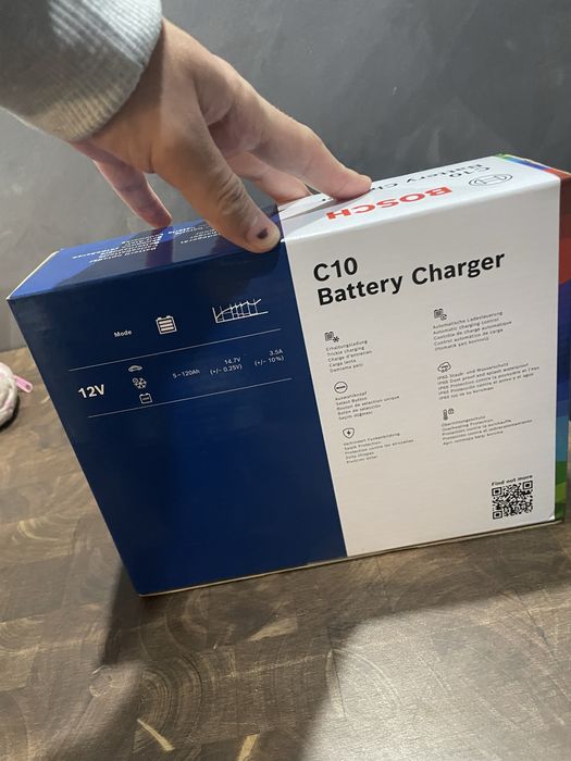 Зарядно устройство за акумулатори BOSCH C10 (12V, 3.5A)
