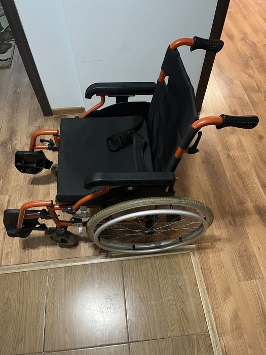 Продам каляску для инвалидов