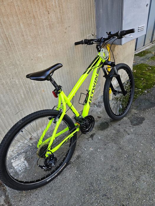 Vand bicicleta foarte putin folosita