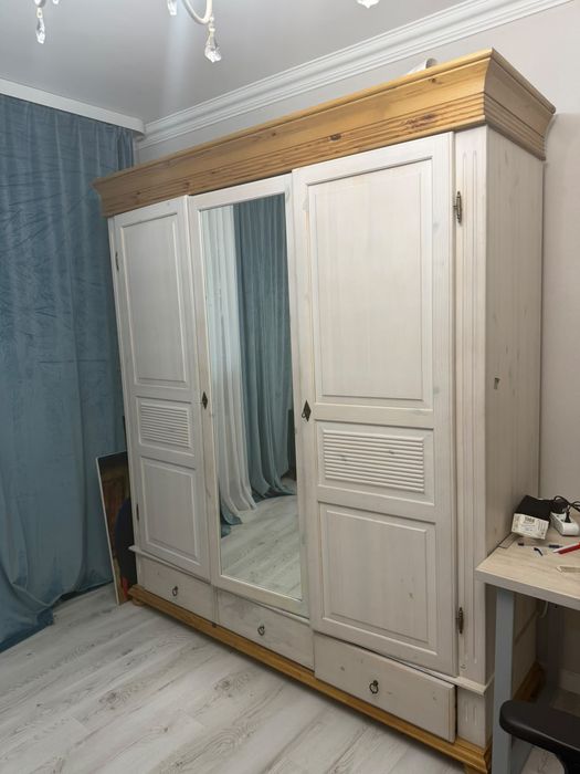 Комод и шкаф с зеркалом чистое дерево
