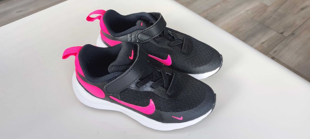 Обувки Nike REVOLUTION 7 (PSV)