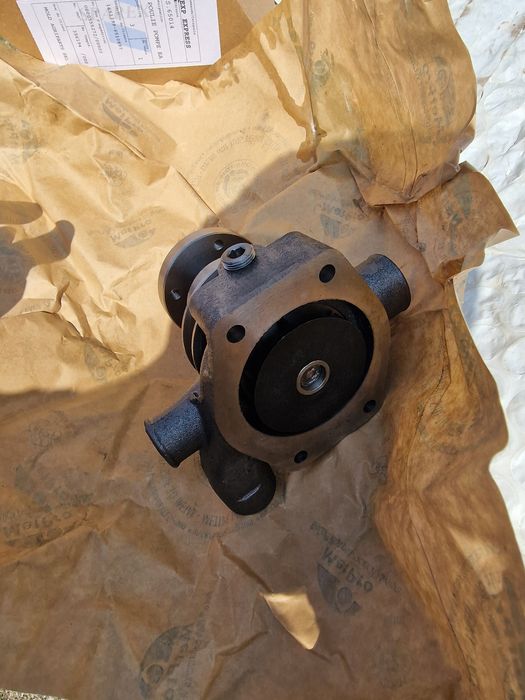 Pompa apa tractor ford dexta și super dexta ford 2000 preț 450 lei cu