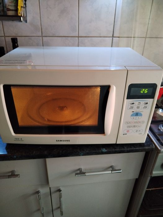 Cuptor microunde ,se poate folosi că și cuptor electric pentru coacere
