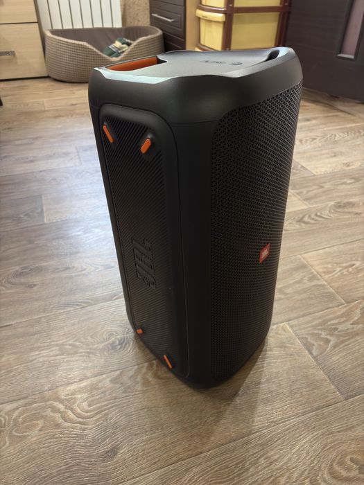 Продам колонку JBL 100