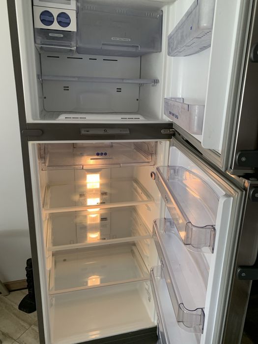 Хладилник с горна камера Whirlpool