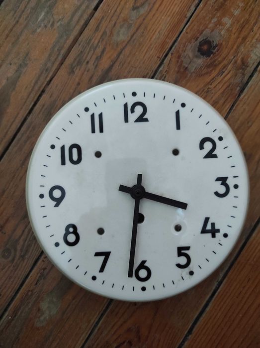 старинен керамичен часовник за стена Стара немска военна фуражка