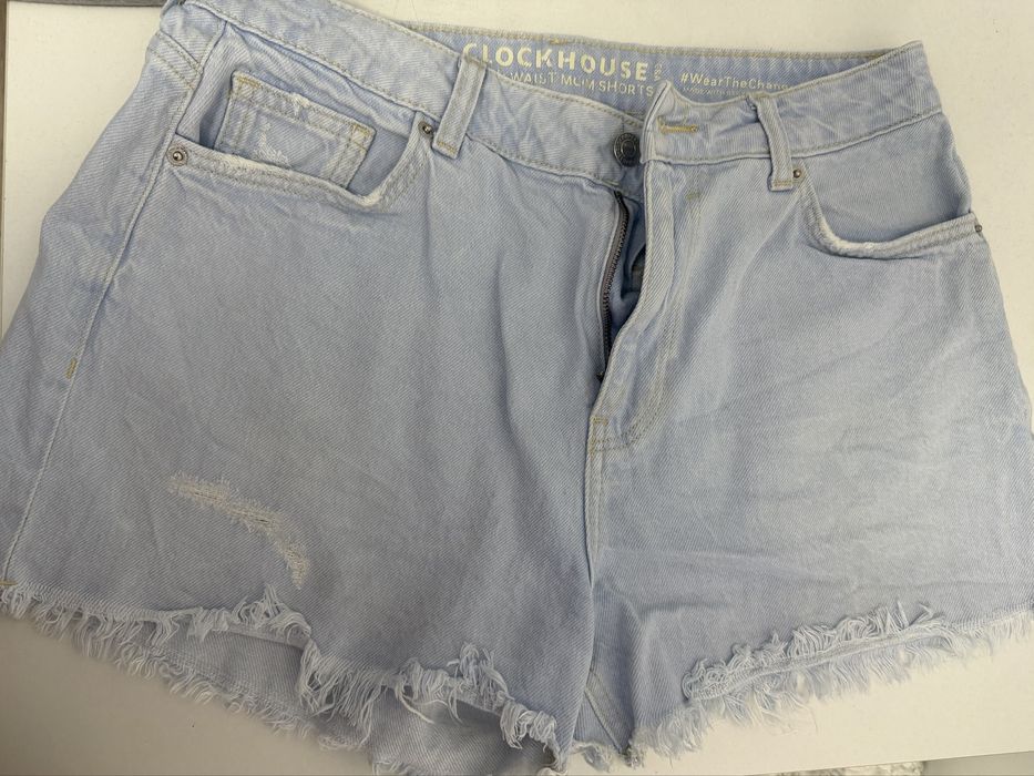 Pantaloni scurti de blugi