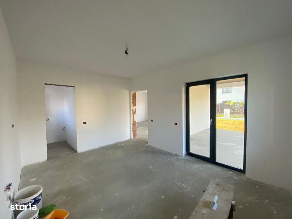 Vanzare - Casa in stil mediteranian cu garaj si 7 ari de teren (7439)