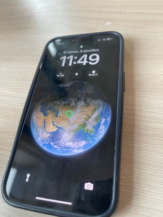 Айфон 13 сини света