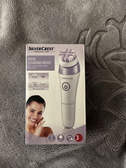 Perie electrica pentru curatarea tenului