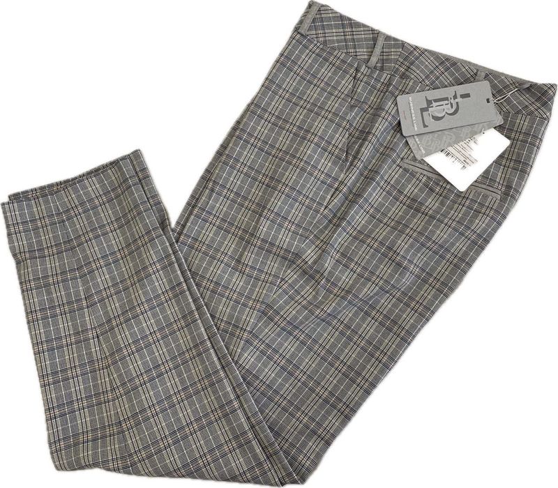 Брючный костюм в сером цвете