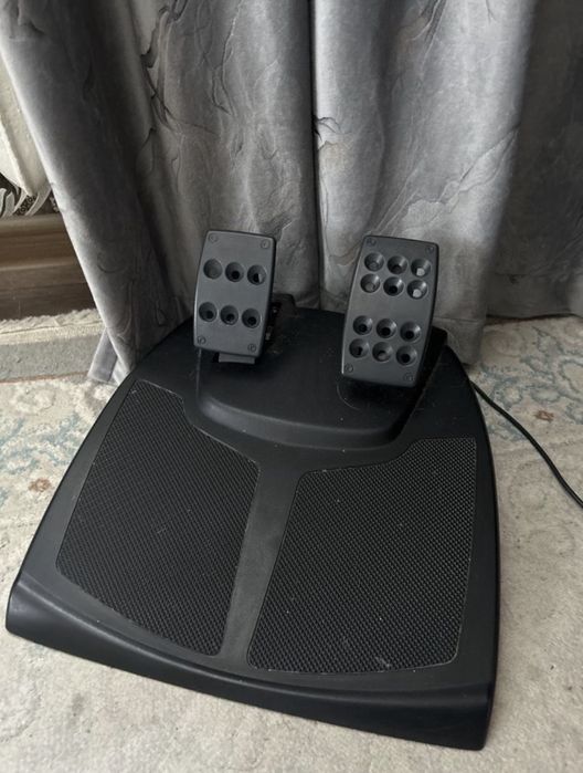 Руль Logitech momo racing