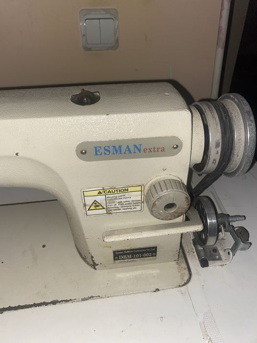 Продам машинку швейную