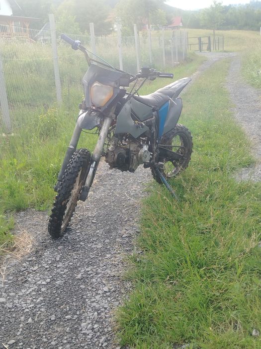 Vând cross urgent!