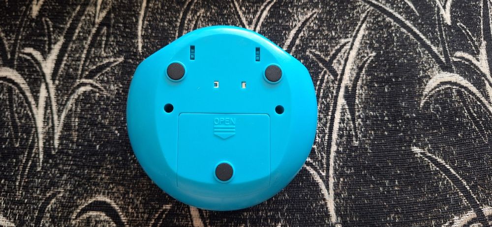 Четки за маникюр, държач за лак и сушилня за нокти