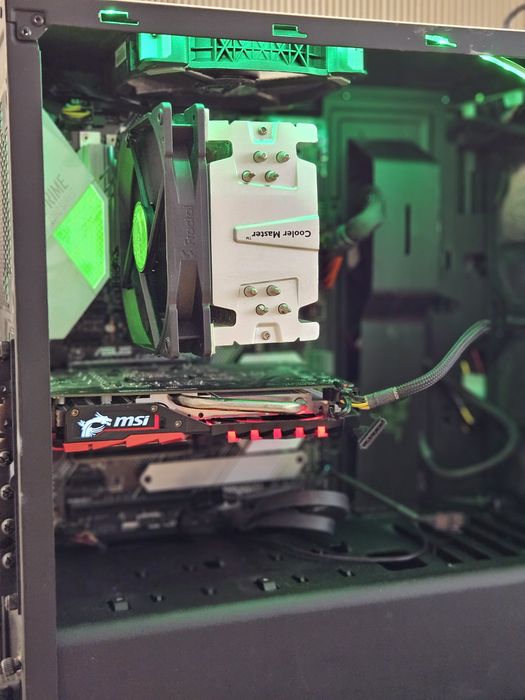 Sistem Gaming Intel i7 9700k, 16GB DDR4, SSD PCIe 1TB, GTX 1050 TI 4GB, sursa 850w Corsair carcasa Razer