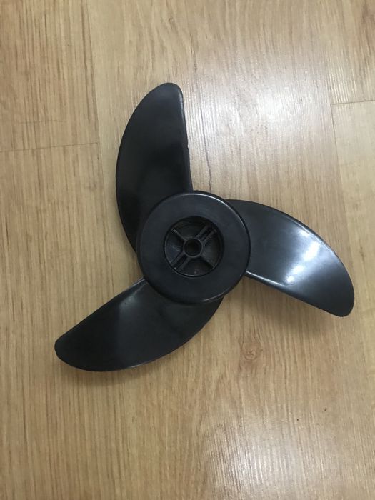 Продам лодку с электромотором и эхолотом