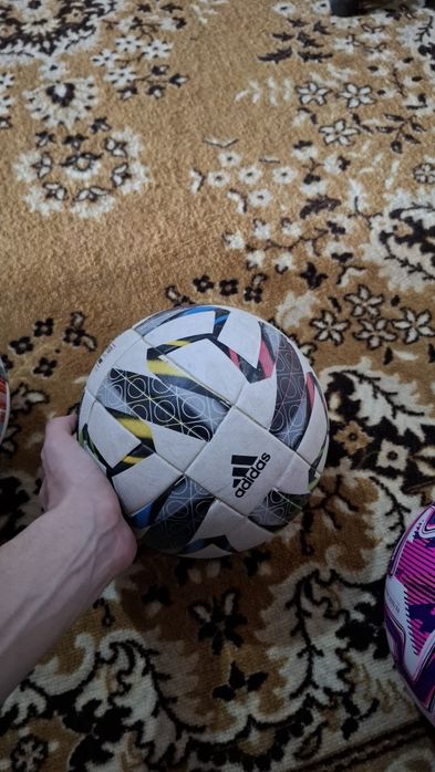 Остались 3 мяча кожанные