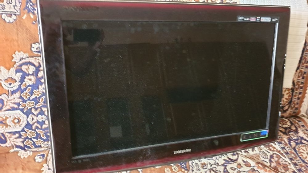Продам на запчасти телевизор