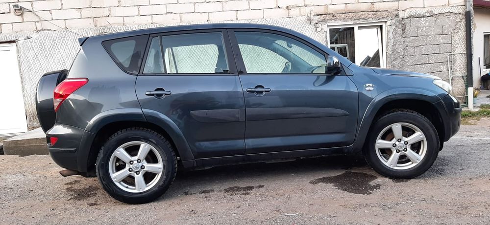 Vând Toyota RAV4 radiată
