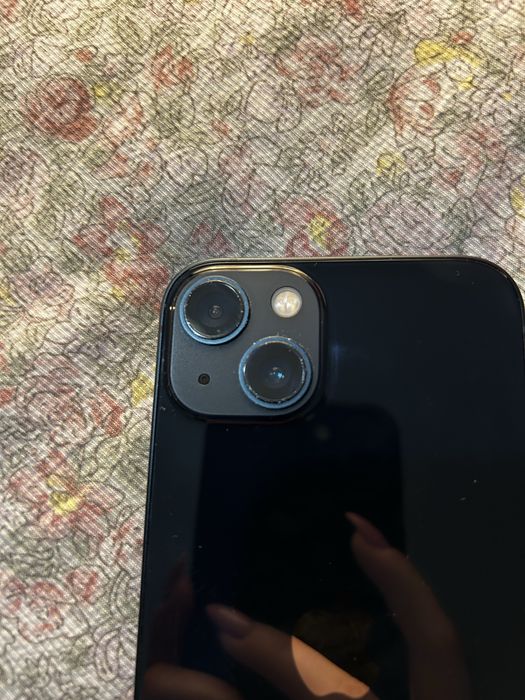 Продавам Iphone 13