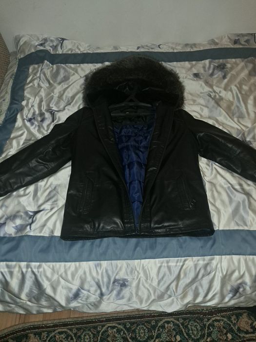 Продам куртку кожаную