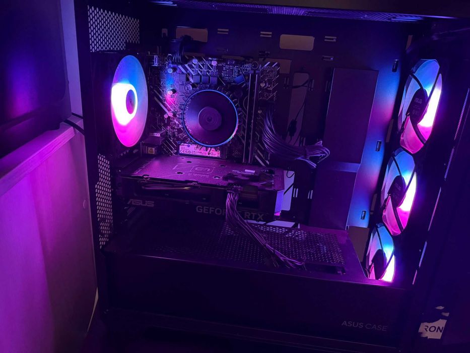 Carcasa Asus + sursa 650W + 4 ventilatoare