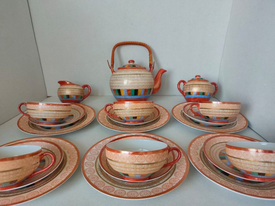 Уникат! Японски порцеланов сервиз за чай в безупречно състояние.