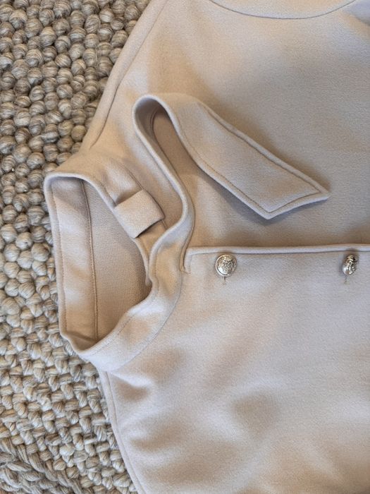 Късо палто с плюшени ръкави