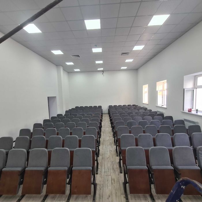 Театральные кресла