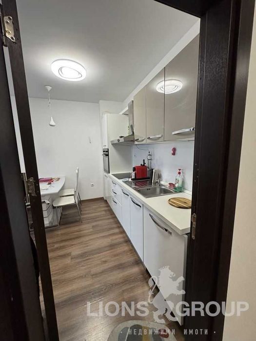 Дава се под наем Тристаен апартамент в Варна, Център - 100 кв.м за 997.05 € - Снимка #4