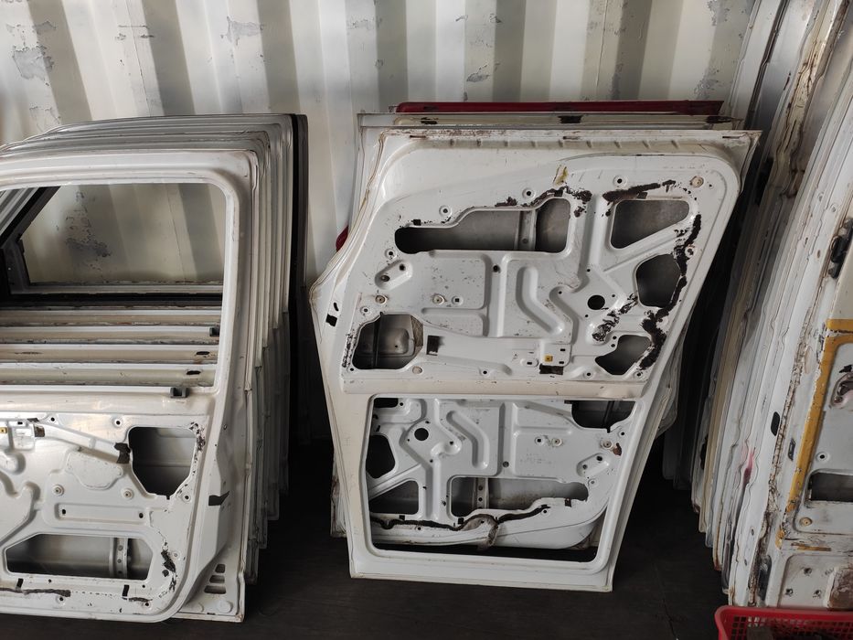 Тико.Унг эшик,,том,  Радной Ок ранг га бор.