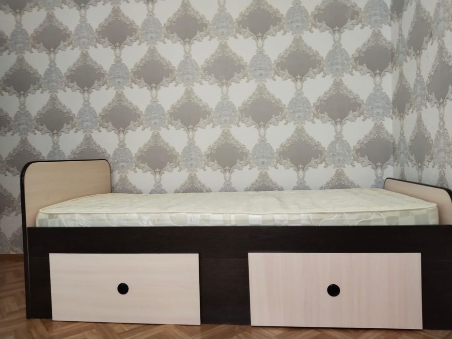 Продам одно спальный кровать.