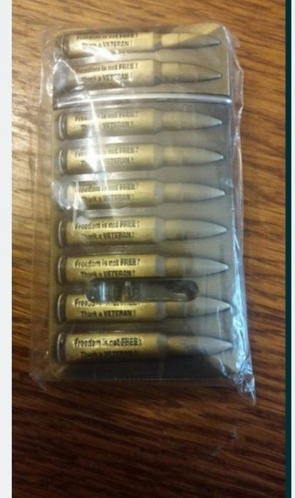 Bricheta metalica cu insemne militare