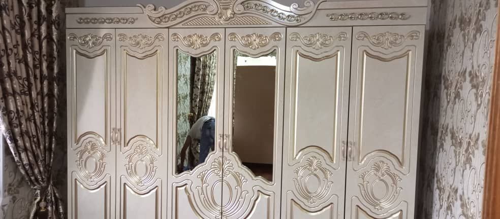 Yotoqxona mexmonxona uchun mebellar komplekt srochne sotiladi idealne.