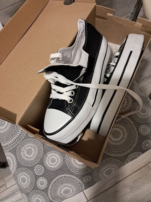 Tenesi panza stil Converse m. 36