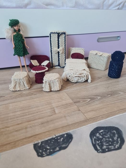 Мебели и аксесоари за кукли