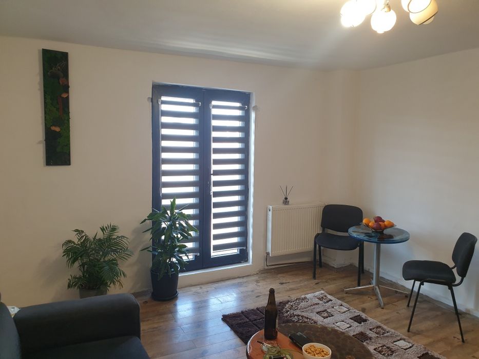 Vind apartament 2 camere sau un duplex pe etaj 1