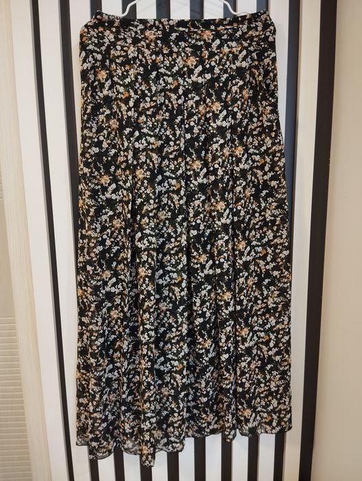 Продам платья и юбки 46-48 размер.