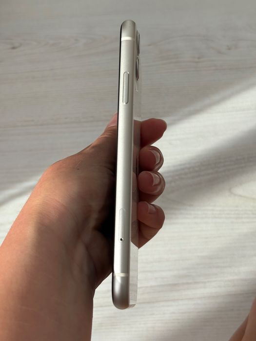 БЕЗ забележка Iphone 11 64 GB БЯЛ