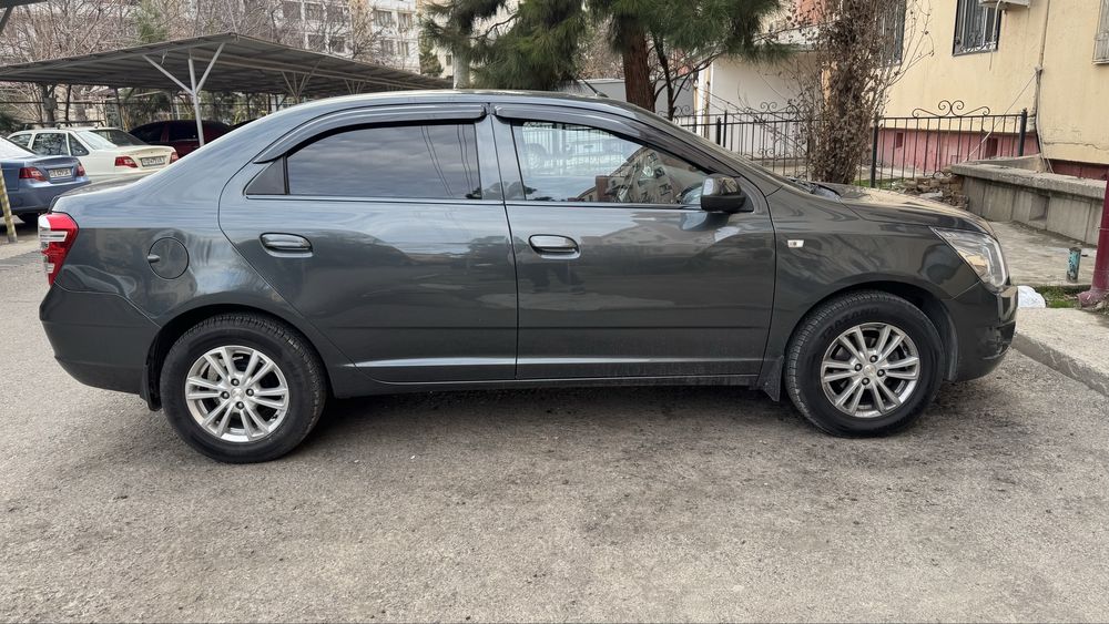 Продаеться автомобиль шевролет кобальт