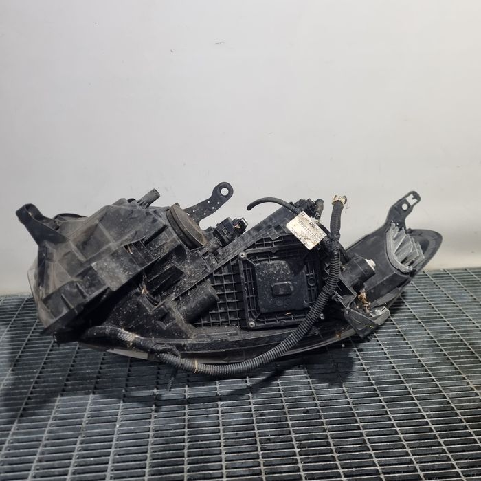 Far Dreapta Renault Kadjar 2015 - 2018 SUV 4 Usi (1630) Cu lupă Garantie