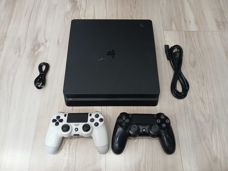 PlayStation 4 Slim 500GB + 2 джойстика и топ игри