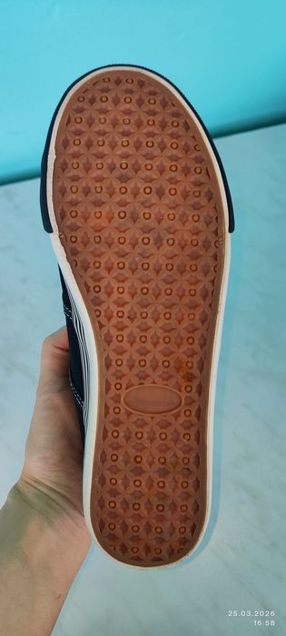 Продам кеды женские