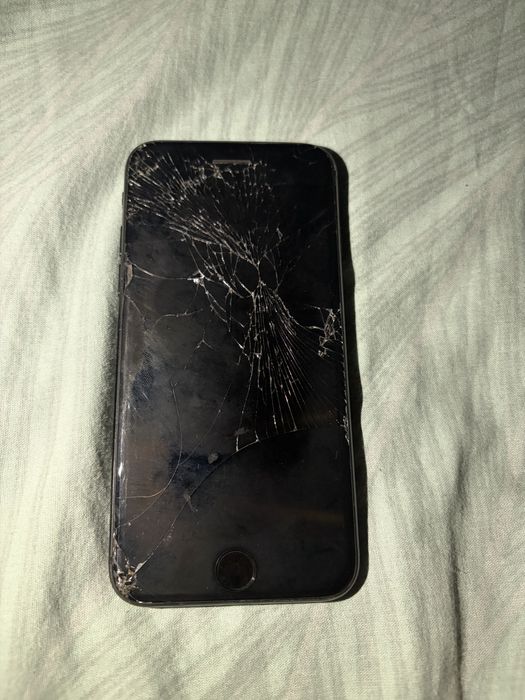 Iphone se 64gb.