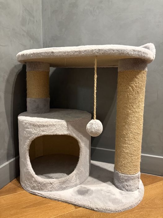 Кошачий домик с когтеточкой