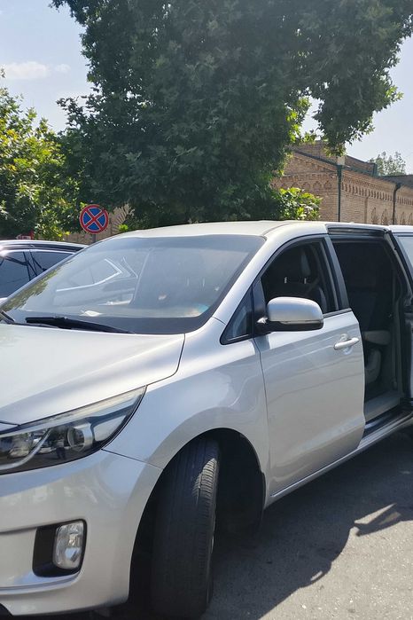 Срочно продам автомобиль кия карнивал